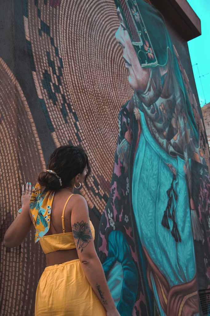 murales costume femminile di Samugheo