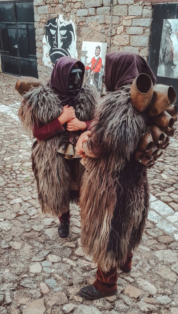 MAMUTHONES (2)